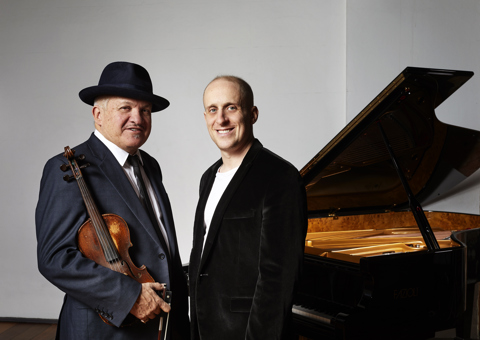 Simon Tedeschi & George Washingmachine standing next to a piano